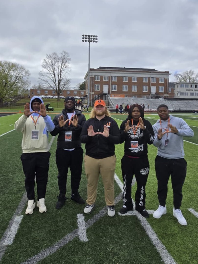 Jayden Chambers (@jaychambers_8) on Twitter photo #AGTG Had a great conversation with <a href="/ChrisDL55/">Chris Carter</a> glad to blessed with my 10 offer <a href="/AL7AFootball/">Alabama7AFootball</a> <a href="/SenatorsFB/">Senator Football</a> <a href="/CoachJonesWR/">Walter Jones III</a> <a href="/Coach_Crowson/">Chase Crowson</a> <a href="/Coach_Living/">Dylan Livingston</a> <a href="/PrepRedzoneTN/">Prep Redzone Tennessee</a> #AGTG Had a great conversation with <a href="/ChrisDL55/">Chris Carter</a> glad to blessed with my 10 offer <a href="/AL7AFootball/">Alabama7AFootball</a> <a href="/SenatorsFB/">Senator Football</a> <a href="/CoachJonesWR/">Walter Jones III</a> <a href="/Coach_Crowson/">Chase Crowson</a> <a href="/Coach_Living/">Dylan Livingston</a> <a href="/PrepRedzoneTN/">Prep Redzone Tennessee</a>