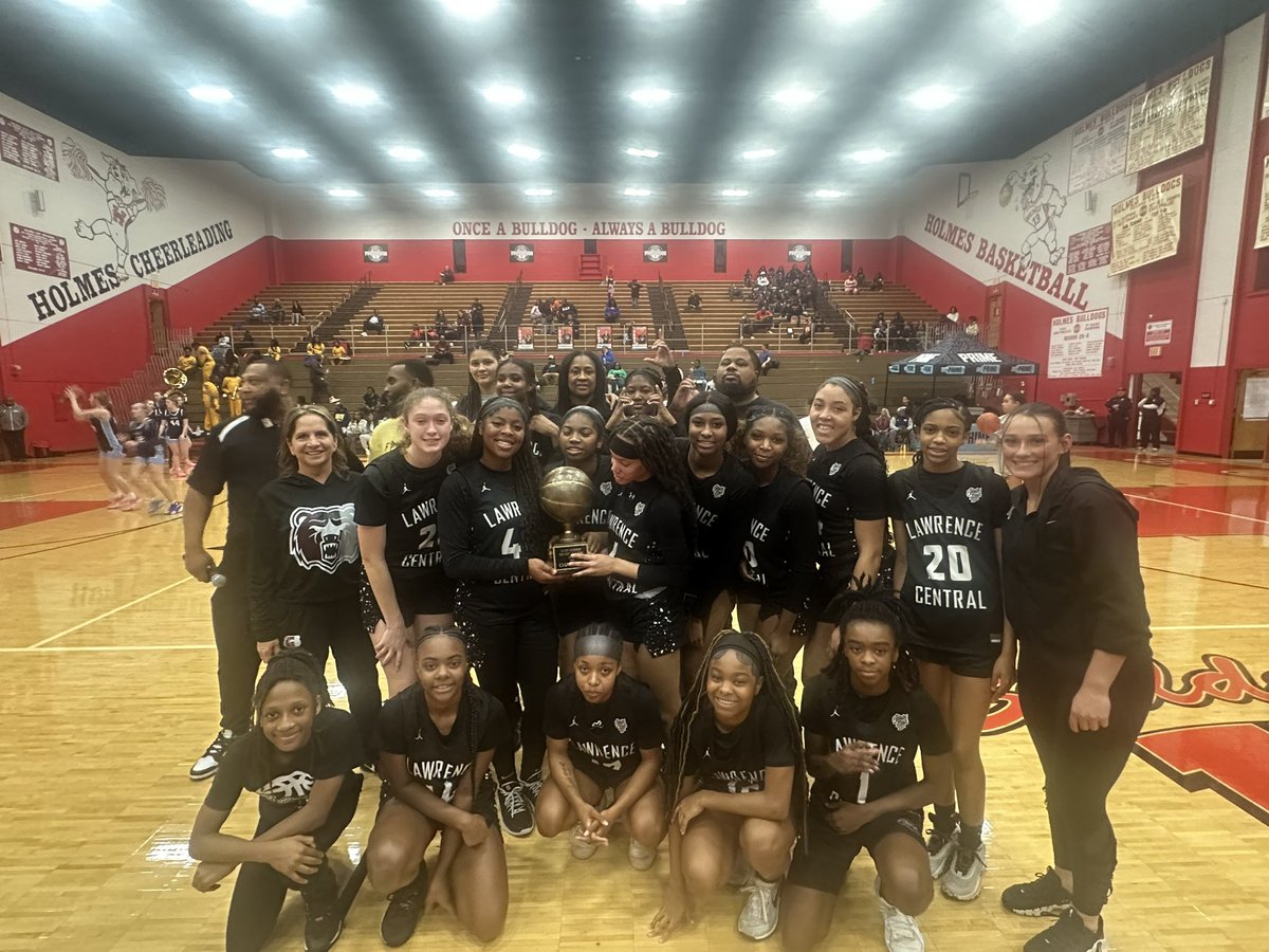 Congratulations to the Lady Bears 🏀 for winning the Step Higher Tip Off Championship w/ a final score of 67-39 🏆
Special shoutout to Jaylah Lampley for receiving MVP of the game 🥇
#GoBears🐻