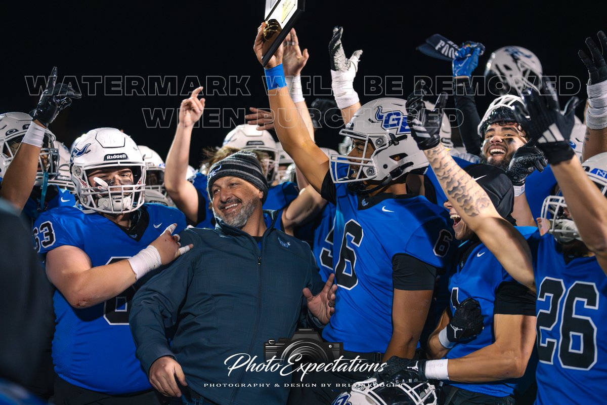 PhotoExpectatio's tweet image. Congratulations to the GEHS football team for another Sectional Championship!!!

@GEHSBlazers @GardnerEdgerton @GEHSAthletics
