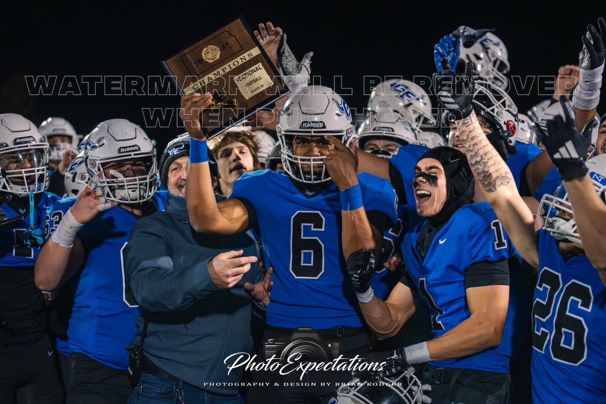 PhotoExpectatio's tweet image. Congratulations to the GEHS football team for another Sectional Championship!!!

@GEHSBlazers @GardnerEdgerton @GEHSAthletics