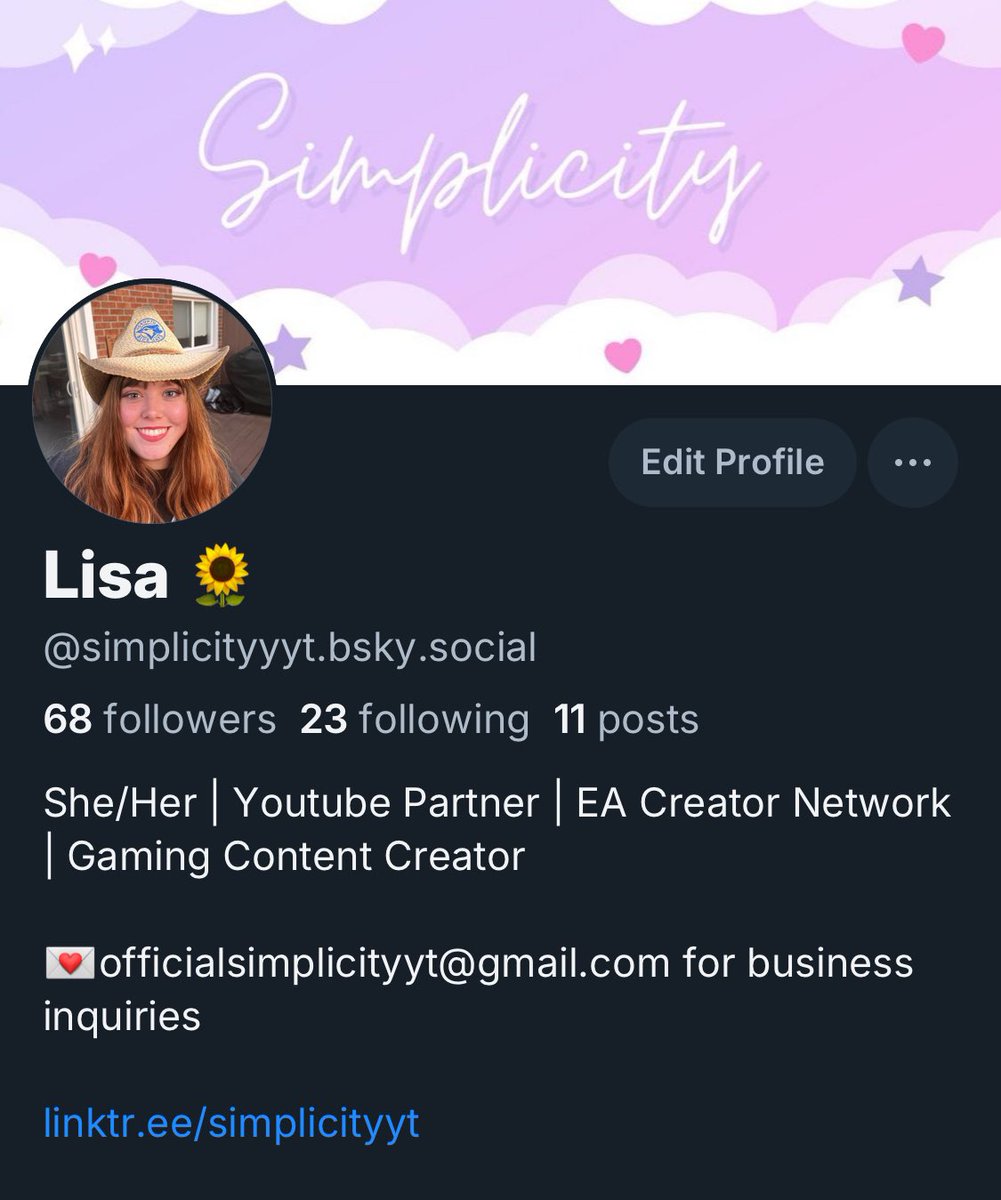 Lisa 🌻 tweet media