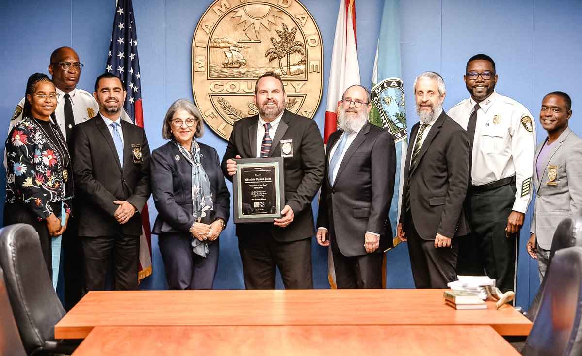 NAMB_SBC's tweet image. CHAPLAIN RECOGNITION: Southern Baptist endorsed Chaplain Thomas Parke, a Miami-Dade Corrections Chaplain, was awarded Chaplain of the Year by the Aleph Institute! 

Praise God for this opportunity to shine the light of the gospel to the city of Miami! | #Chaplaincy