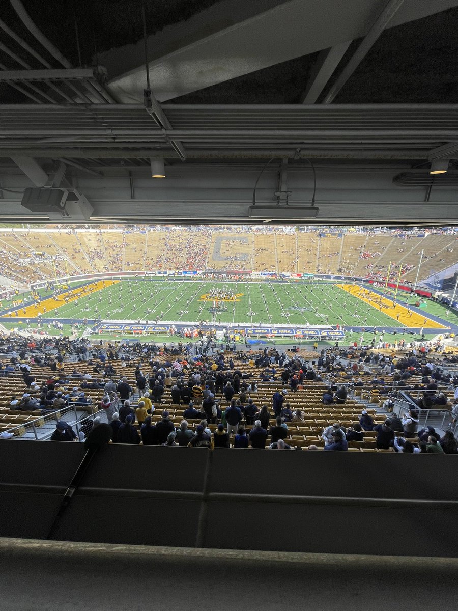“The band is on the field!”

Syracuse and Cal from Berkeley at 3:10 EST following the hoops game. 

Super excited to be on the call with <a href="/JLeonard1013/">Jordan Leonard</a> on WAER.org!
