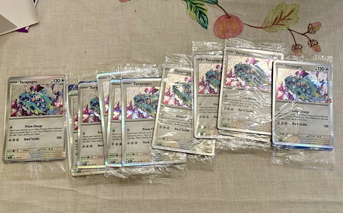 switchstock's tweet photo. Pokémon Center sent someone a box of 50 Terapagos and Quaxly promos cards with their order

They only ordered a Fusion Strike Build &amp; Battle and Plush https://t.co/nJVPRfbxCt