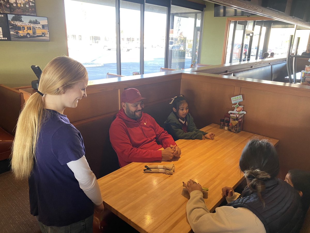 A great SC class of 2026 Pancake event!  Thank you to all the supported and thank you to ⁦<a href="/Applebees/">Applebee's Grill + Bar</a>⁩ for the room!!!!