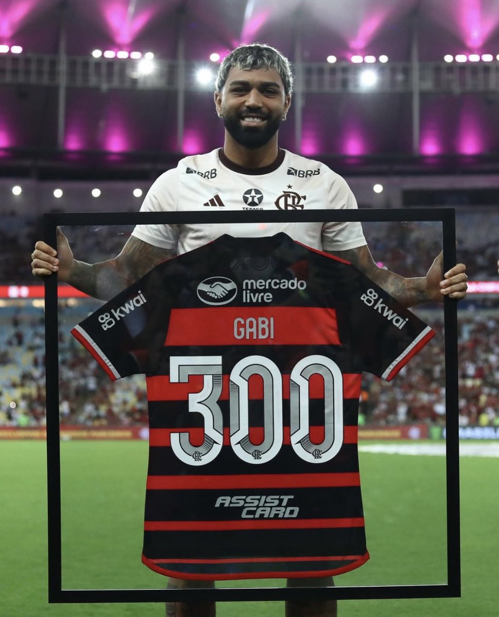 futebol_info's tweet photo. Após "boa conversa", Gabigol e Marcos Braz diminuem tensão e projetam final pacífico pelo Flamengo.

O atacante e o dirigente tiveram hoje uma reunião de pelo menos 30 minutos no Ninho do Urubu para apaziguar a situação.

A tendência é que Gabi seja relacionado para o jogo contra o Cuiabá, quarta-feira, na Arena Pantanal.

🗞 @geglobo
📸 Gilvan de Souza/Flamengo