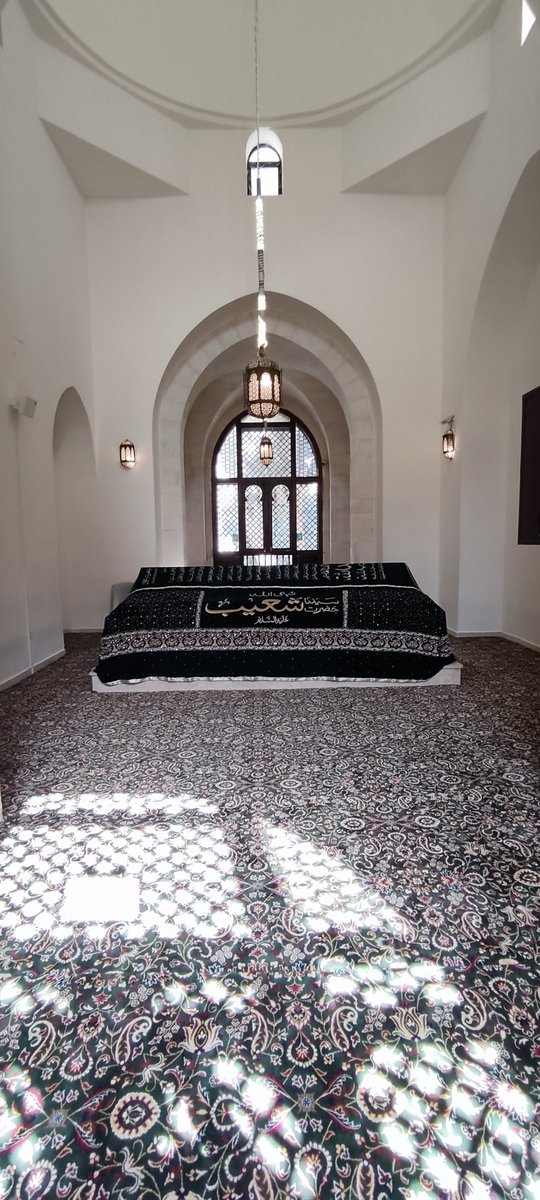 NooriAlQadiri's tweet photo. A majestic mausoleum of the orator of the prophets, Sayyiduna Shu’ayb (Alayhis Salam), is located about 25km from Amman, Jodan. He was extremely beautiful and was granted profound intellect, spiritual insight, and immense knowledge. Peace and Blessings of Allah be Upon Him! 🕌🇯🇴 https://t.co/UFvt1GW8UA
