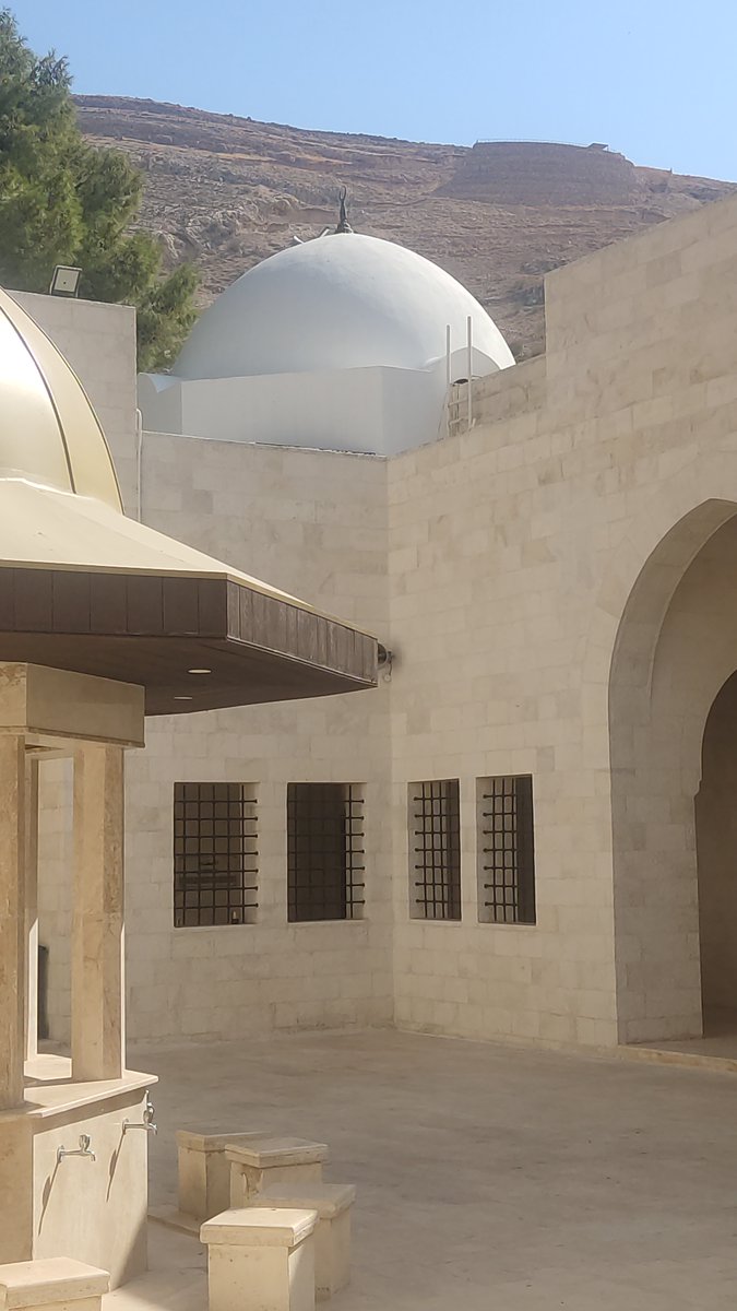 NooriAlQadiri's tweet photo. A majestic mausoleum of the orator of the prophets, Sayyiduna Shu’ayb (Alayhis Salam), is located about 25km from Amman, Jodan. He was extremely beautiful and was granted profound intellect, spiritual insight, and immense knowledge. Peace and Blessings of Allah be Upon Him! 🕌🇯🇴 https://t.co/UFvt1GW8UA
