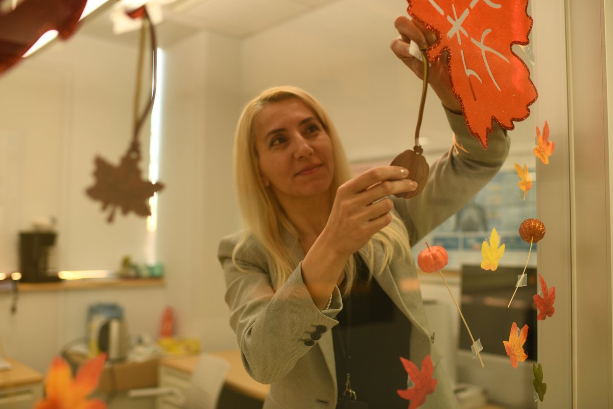 GCUlab's tweet photo. 1/2 Our lab recently came together to celebrate achievements and the holiday season! 🎉 🍂The windows are beautifully decorated, the music was lively, and the food was absolutely delicious. 🎶✨ Wishing everyone a Happy Thanksgiving in advance from the GCU Lab! 🦃🍁#Celebration https://t.co/70UKlorGZ5