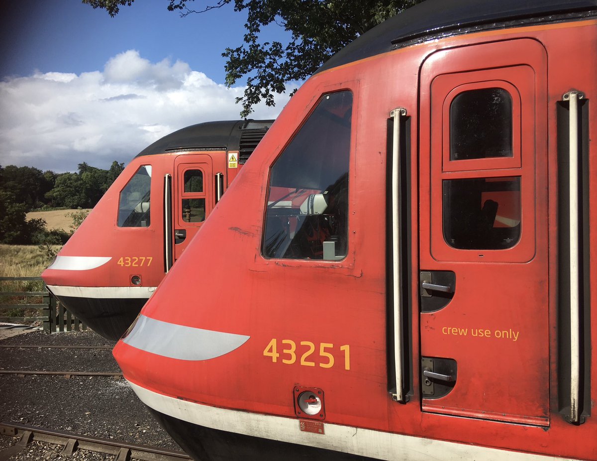 Davidal20103984's tweet photo. Remembering when @svrofficialsite was a mecca for #hst 
#highspeedtrain #class125 https://t.co/GxNIGybGXE