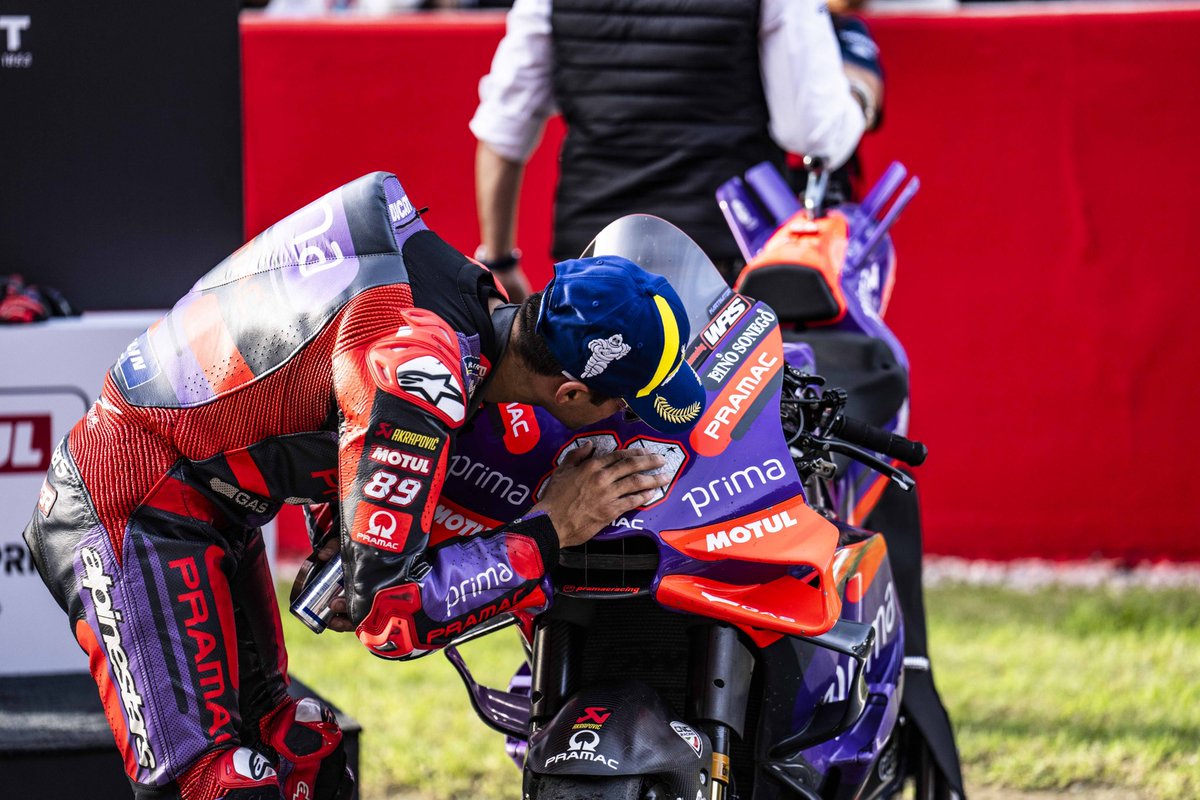 88jorgemartin's tweet photo. SR🥉Good night!!! 💆🏻‍♂️💪🏻

#RacingForValencia https://t.co/RRHDvqHZQ2