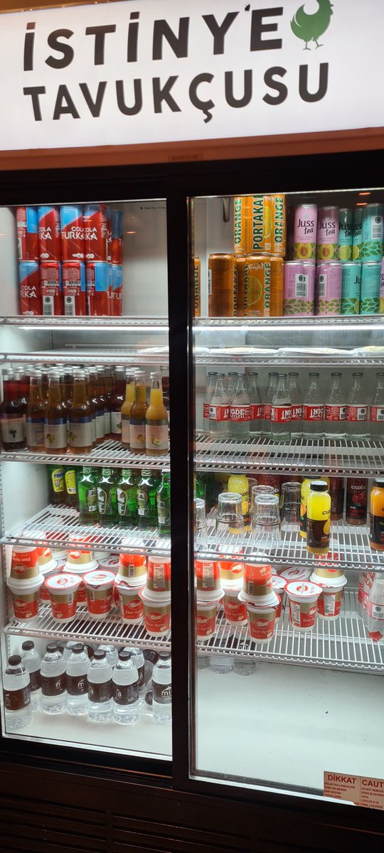 Herşeyin her daim taze temiz ve lezzetli olmasinin yanında birde boykot ürünleri satmayarak tercih sebebi olan İstinye park gibi bir yerde bize gonul rahatligiyla yiyecek bisey bulma imkani sağlayan  İstinye Tavukçusuna teşekkürü bir borç bilirim