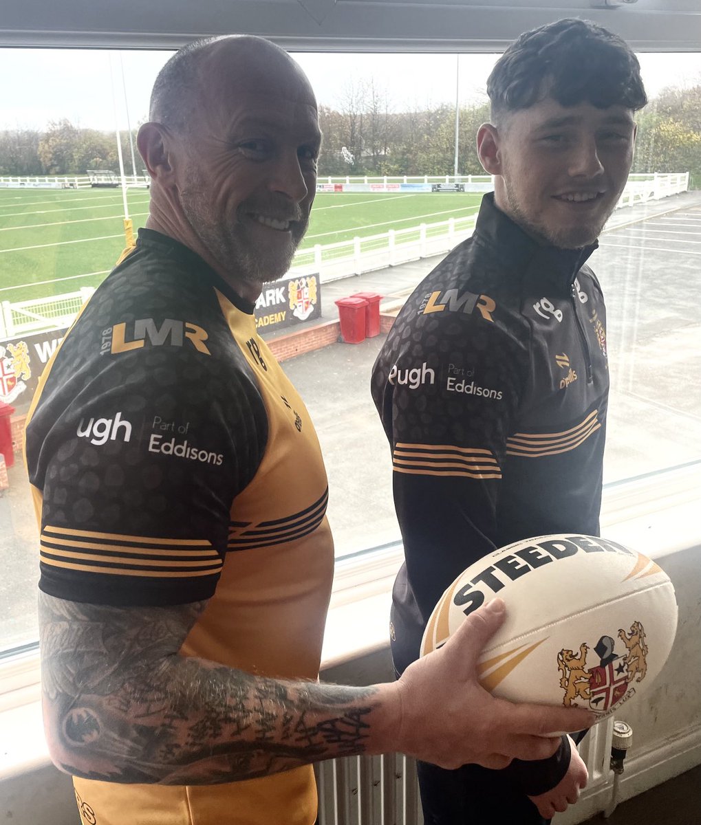 🟡⚫️🏉Big thanks to ⁦⁦<a href="/PughAuctions/">Pugh Auctions</a>⁩ for their sponsorship of our coaches club wear for 2024-25 - expertly modelled by 2 of our top@coaching staff - <a href="/leighleopards/">🏉</a> &amp; ⁦<a href="/WarringtonRLFC/">Warrington Wolves</a>⁩ legend Micky Higham &amp; current ⁦<a href="/WiganWarriorsRL/">Wigan Warriors 🍒⚪️</a>⁩ star Jack@Farrimond🏉⚫️🟡