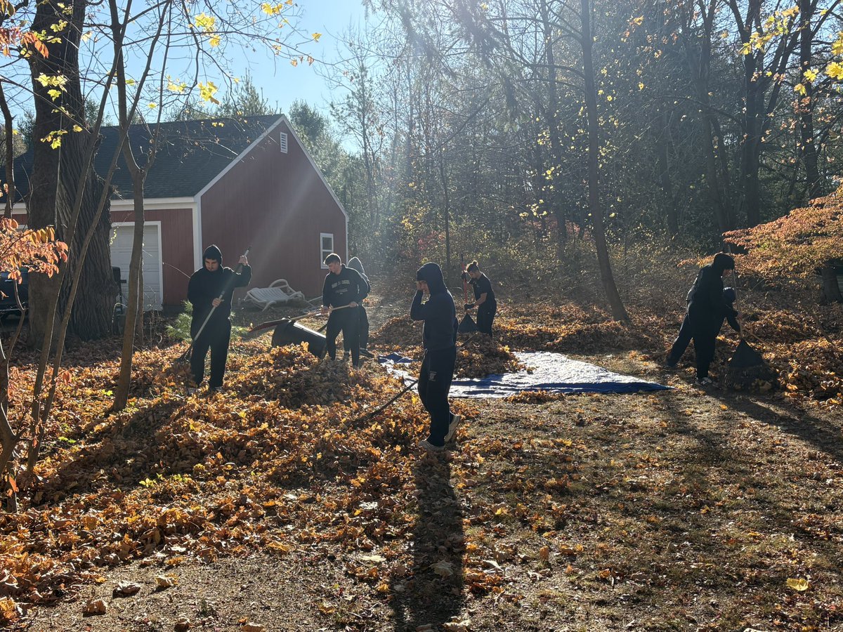 Seekonk Football took part in the annual Veteran’s Day leaf rake this morning. Great community service opportunity to give back to those who gave so much for our country.