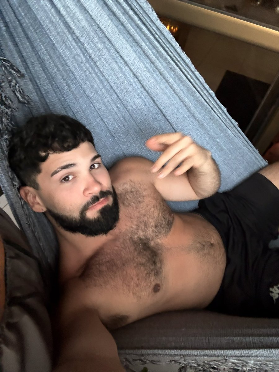 leozy tweet media