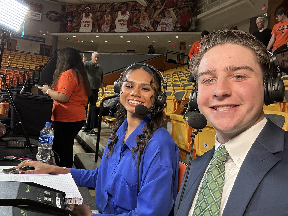 vince_barefoot's tweet image. First PxP ✅ Wonderful job by the ENTIRE (yes all of them) student led broadcast team! From cameras to the trailer to the screen! So proud of the team!!!!
@GoCamels @IT_DigitalMedia