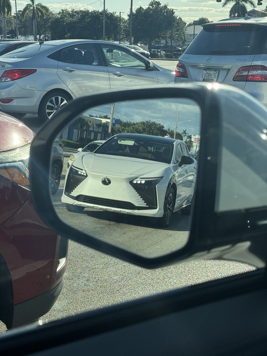 IAmSuburban's tweet image. Why he makin that face