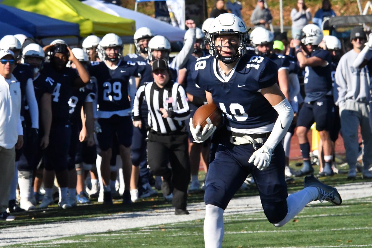 The MARCH is on! LVC rushes for nearly 300 yards, defense pitches a shutout in a 27-0 victory over Albright! Congratulations to our seniors! godutchmen.com/news/2024/11/1… #lvcfb #GoDutchmen #BestTraditionEver #WeWantADayOff
