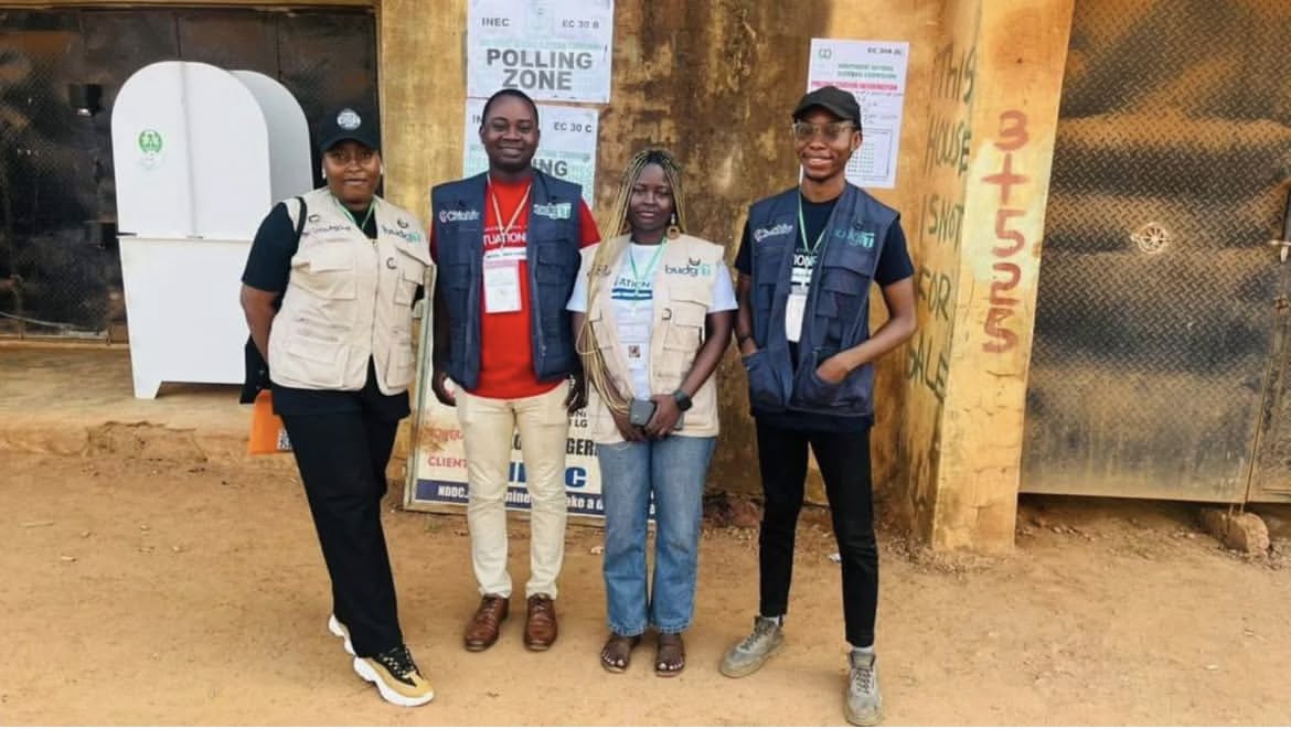 deeoho's tweet image. Today marks a significant moment as
Ondo State heads to the polls for the governorship election. We have a team of 106 Election Eyewitness Observers stationed across various polling units, alongside 9 dedicated Situation Room Officers coordinating real-time reports. #Ondo2024