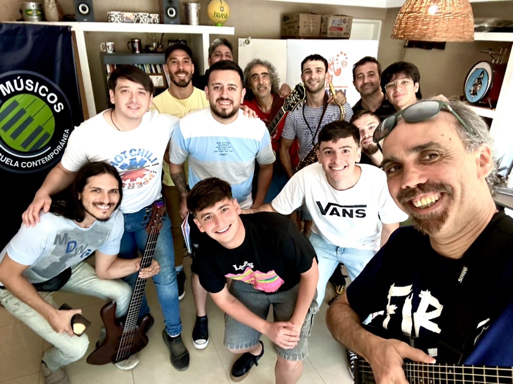 aledemogli's tweet photo. Hola Dando clases en la Escuela de Musica Contemporánea de San Miguel de Tucuman. Dirigida magistralmente por el máster Alvaro Quinteros Orio, 
Alegría!!!! https://t.co/YJDCkFr7ED
