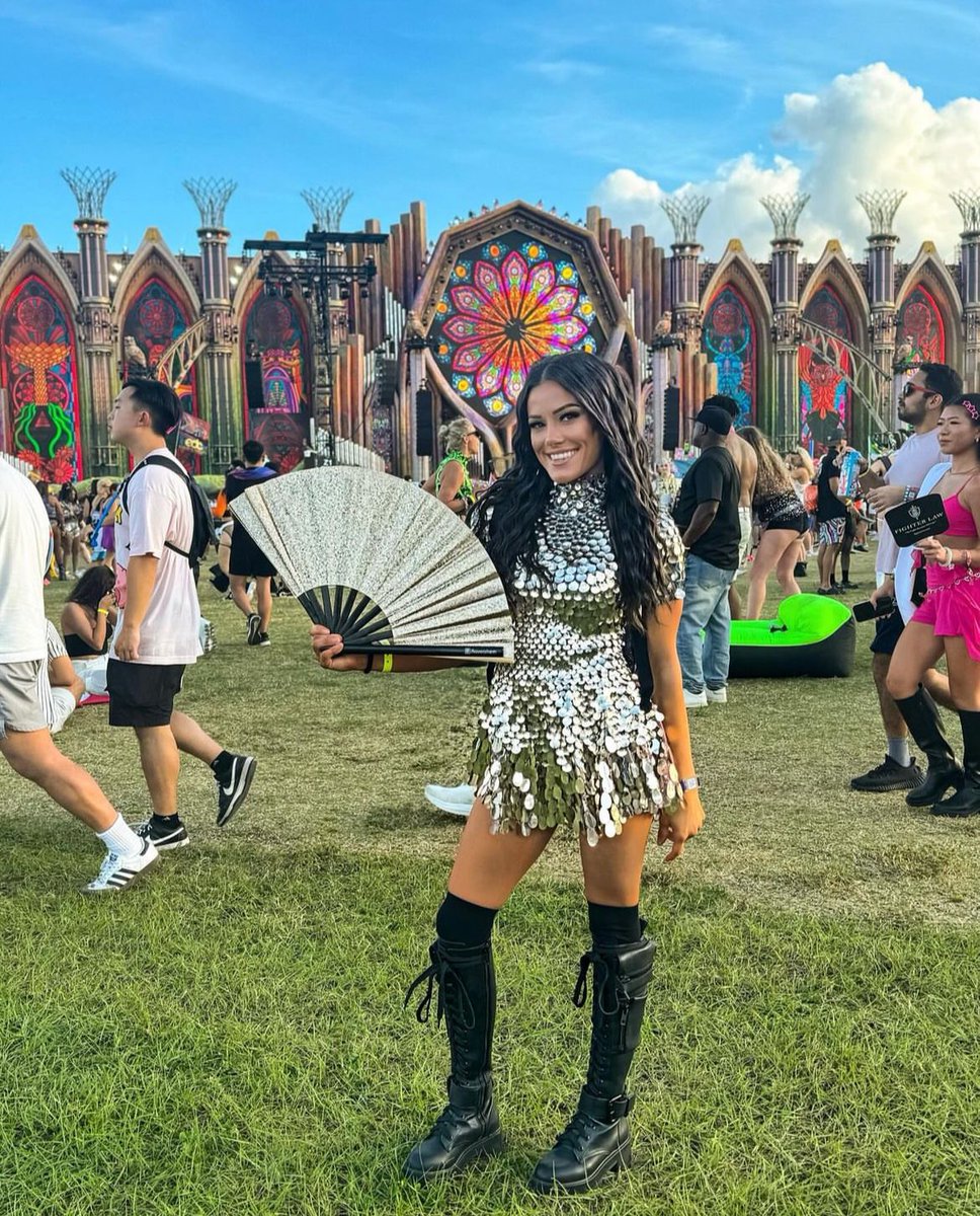catlikekace's tweet photo. the human disco ball. 🪩 https://t.co/6SuwmpwKk0