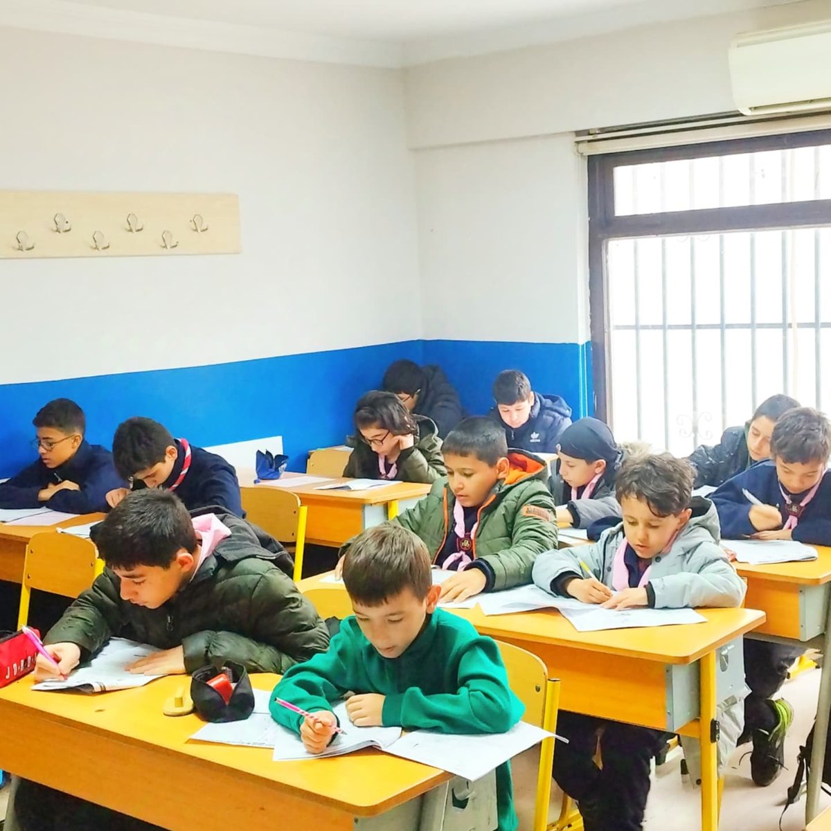 HedefizAkademi's tweet photo. Bugün öğrencilermiizle ara tatil sonrasında seviye belirleme sınavımızı gerçekleştirdik...
#selcukluizcilik
#genclikkulupleri 
#seviyebelirlemesınavı 
#akademikders https://t.co/KbGj1879W2