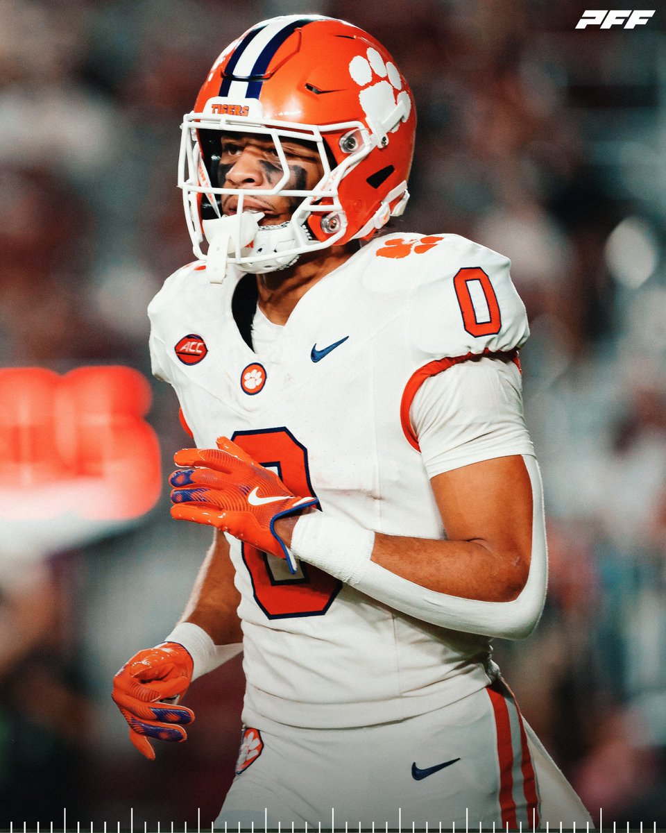 PFF College (@pff_college) on Twitter photo Clemson WR Antonio Williams vs Pitt:
π
13 REC
π
149 YDS
π
2 TDS
<a href="/ClemsonFB/">Clemson Football</a> Clemson WR Antonio Williams vs Pitt:
π
13 REC
π
149 YDS
π
2 TDS
<a href="/ClemsonFB/">Clemson Football</a>