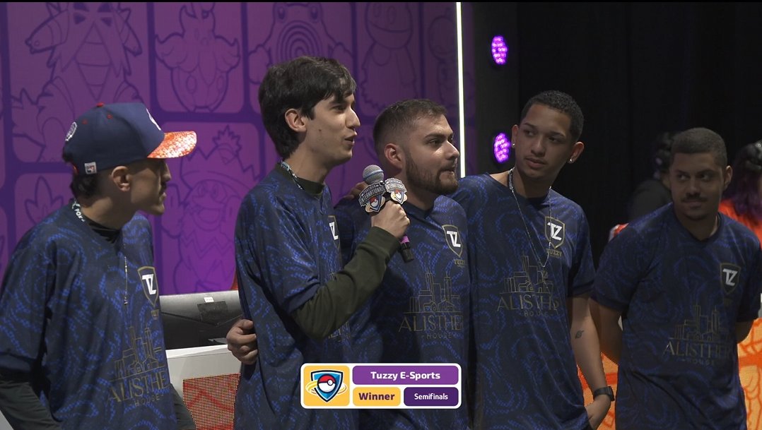 TuzzyEsports's tweet photo. QUE MOMENTO SENHORA E SENHORES!

Fala aí pra gente o melhor adjetivo para esses 5 durante os Brackets de hoje? 😍

#PokemonLAIC #GoTuzzy https://t.co/cPFrOlOAnj