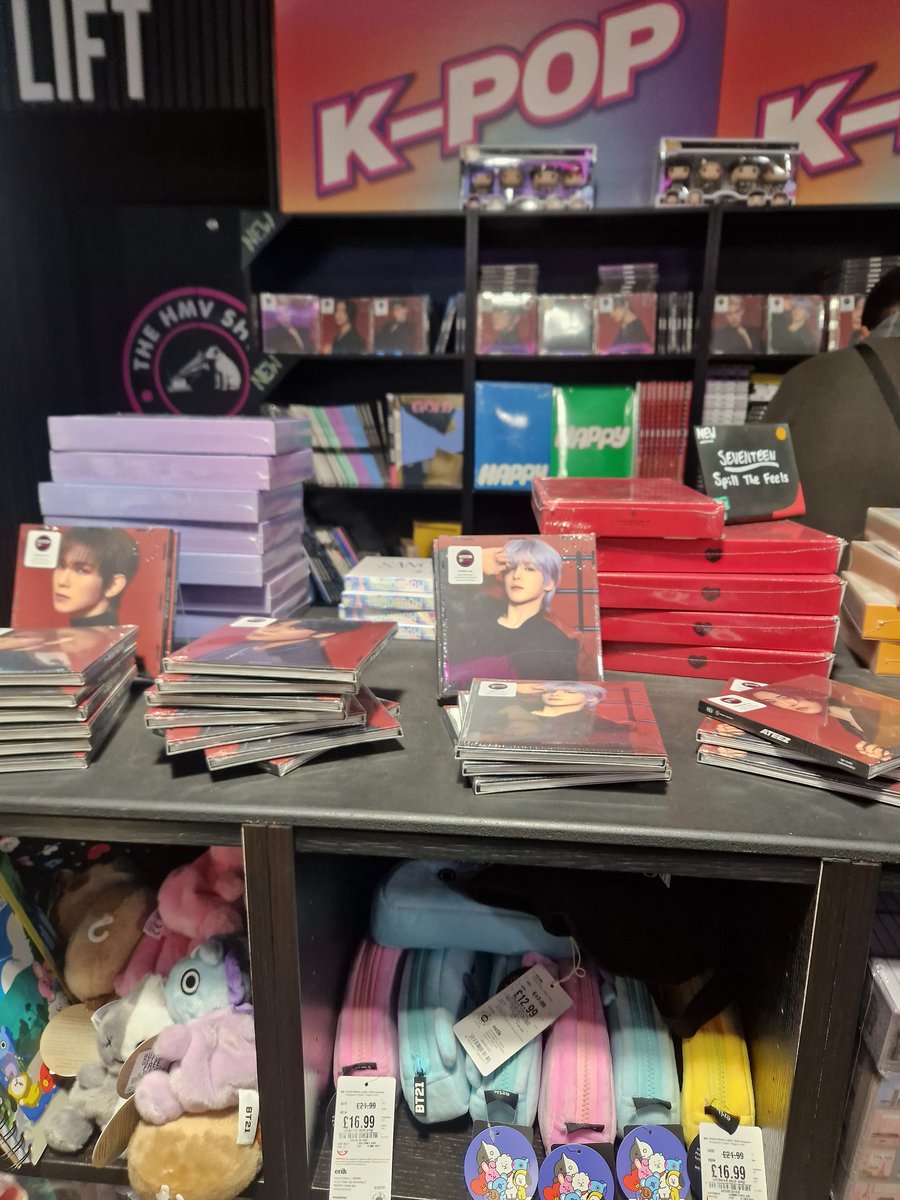 ysjmkosmos's tweet image. This is HMV in Oxford Street, London, United Kingdom! @hello82EUROPE @hello82official #MyLocalHMV #82giveaway #hello82