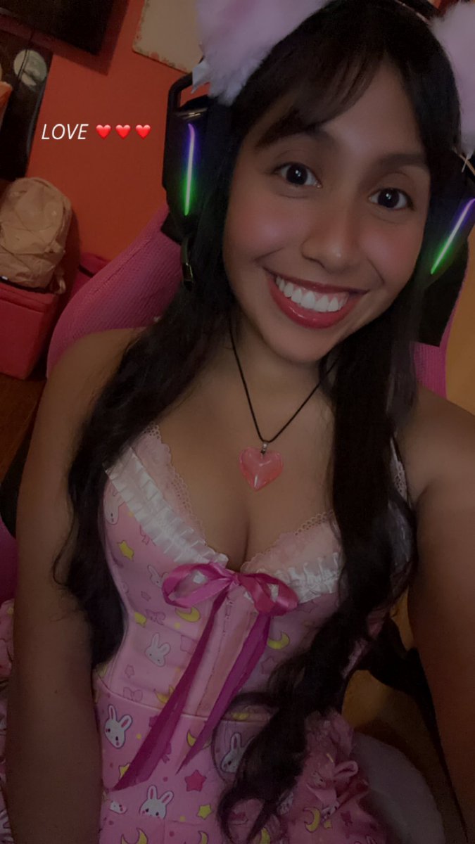 Chilling on some fort 

twitch.tv/jenninny