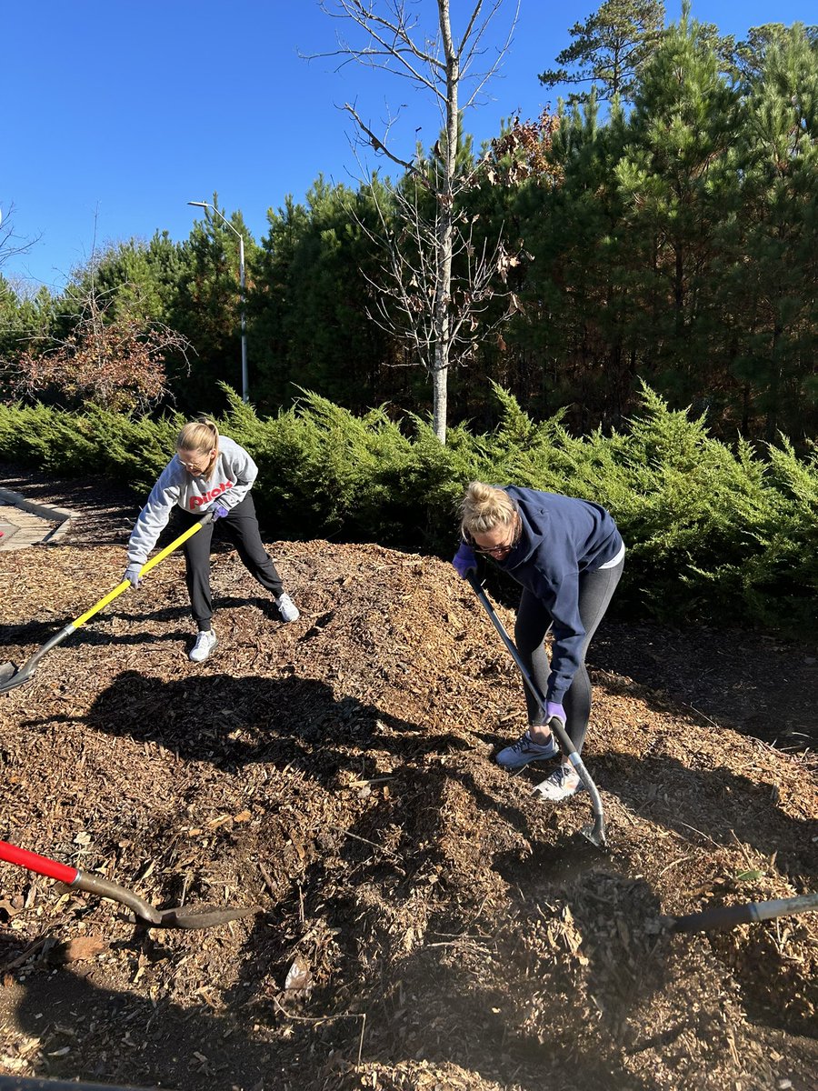 Great turnout for today’s Spruce up Campus Day 3. Thanks all! <a href="/PineHollowMS/">Pine Hollow Middle School</a>