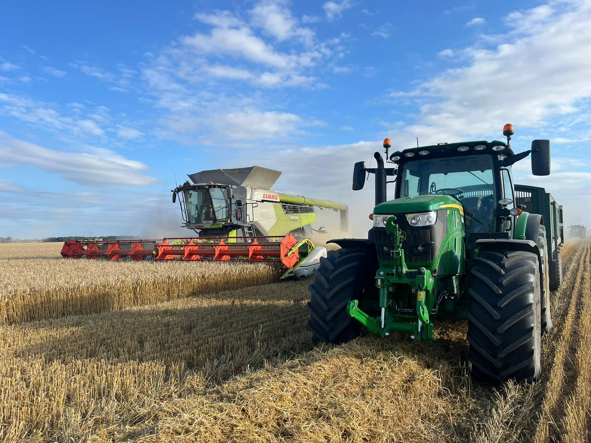💥NEW JOB ALERT💥

I am very excited to be assisting the Proctor Bros business in their recruitment of 2 new arable operators.

2 extremely important positions, where the operators will work closely together across a range of arable farming operations.

The business runs 2x 12m