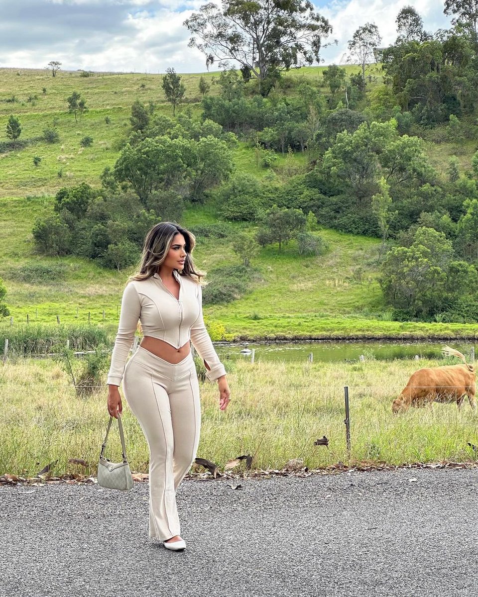 maria_perezzxox's tweet photo. Mountains &amp; Cows. 🫶🏽 https://t.co/y4W9Uxdtid