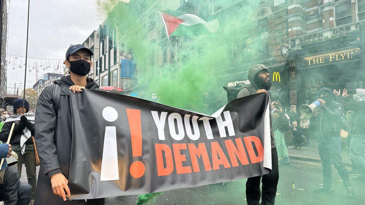 Extinction Rebellion Oxford (@xr_oxford) on Twitter photo March for Global #ClimateJustice
💚💚💚💚💚💚💚💚💚💚
More than 60 gps came together to demand UK government
-ends our reliance on #fossilfuels
-ends its complicity in conflicts around the world.
<a href="/XrYouth/">Extinction Rebellion Youth</a> <a href="/XRebellionUK/">Extinction Rebellion UK 🌍</a> <a href="/JustStop_Oil/">Just Stop Oil</a> <a href="/DoctorsXr/">Health for XR</a> March for Global #ClimateJustice
💚💚💚💚💚💚💚💚💚💚
More than 60 gps came together to demand UK government
-ends our reliance on #fossilfuels
-ends its complicity in conflicts around the world.
<a href="/XrYouth/">Extinction Rebellion Youth</a> <a href="/XRebellionUK/">Extinction Rebellion UK 🌍</a> <a href="/JustStop_Oil/">Just Stop Oil</a> <a href="/DoctorsXr/">Health for XR</a>