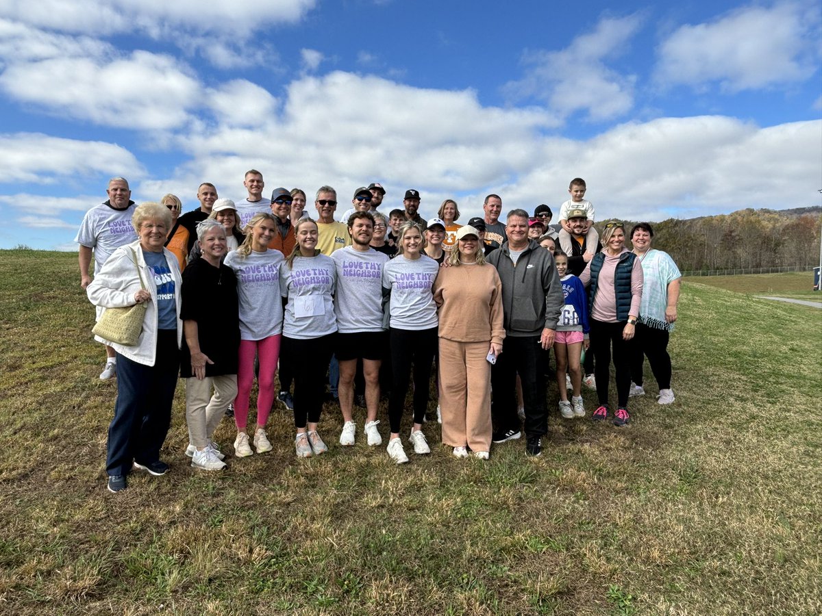 DarylChandler's tweet image. Great day with family and friends at Grainger County High School participating in the Love Thy Neighbor 5k benefitting @Heather85778212! Heather is surrounded by an amazing community, family, and friends! We love you Heather!