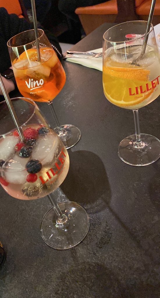 Es gibt zwei Arten von Menschen: die, die genießen, und die, dafür zahlen. Du weißt, zu welcher Kategorie du gehörst. Cocktail Zeit - schick Tribut! 

#findom #moneydom #moneyslave #paypig #financialdomination #cashme