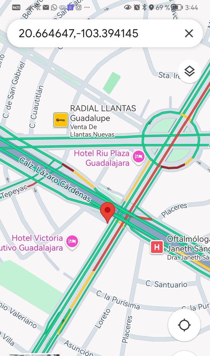 Cuando la física esta a punto de ceder a la gravedad!!! <a href="/Trafico_ZMG/">TráficoZMGuadalajara</a> @SOS_Mural #ReporteZMG Que esperan que suceda para atenderlo!!!