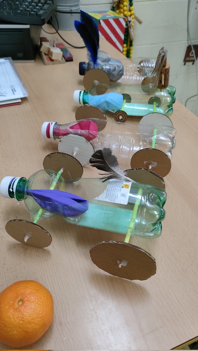 akirasan's tweet photo. Una mañana de sábado diferente. Participando junto a @VailetsHackLab @friquifund @RipoLab en talleres familiares #steam en L'Escola Catalunya a Sant Adrià del Besòs https://t.co/ZtNht1gC5G