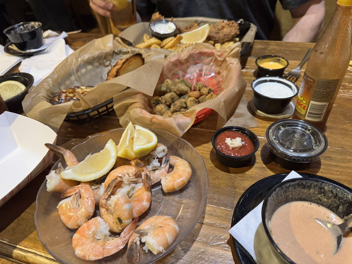 ThegreatLambiny's tweet photo. Oysters , lobster bisque,okra ,catfish and peel your own shrimp 🍤
#steamhouse Atlanta
DELICIOUS https://t.co/018I4UXd0W