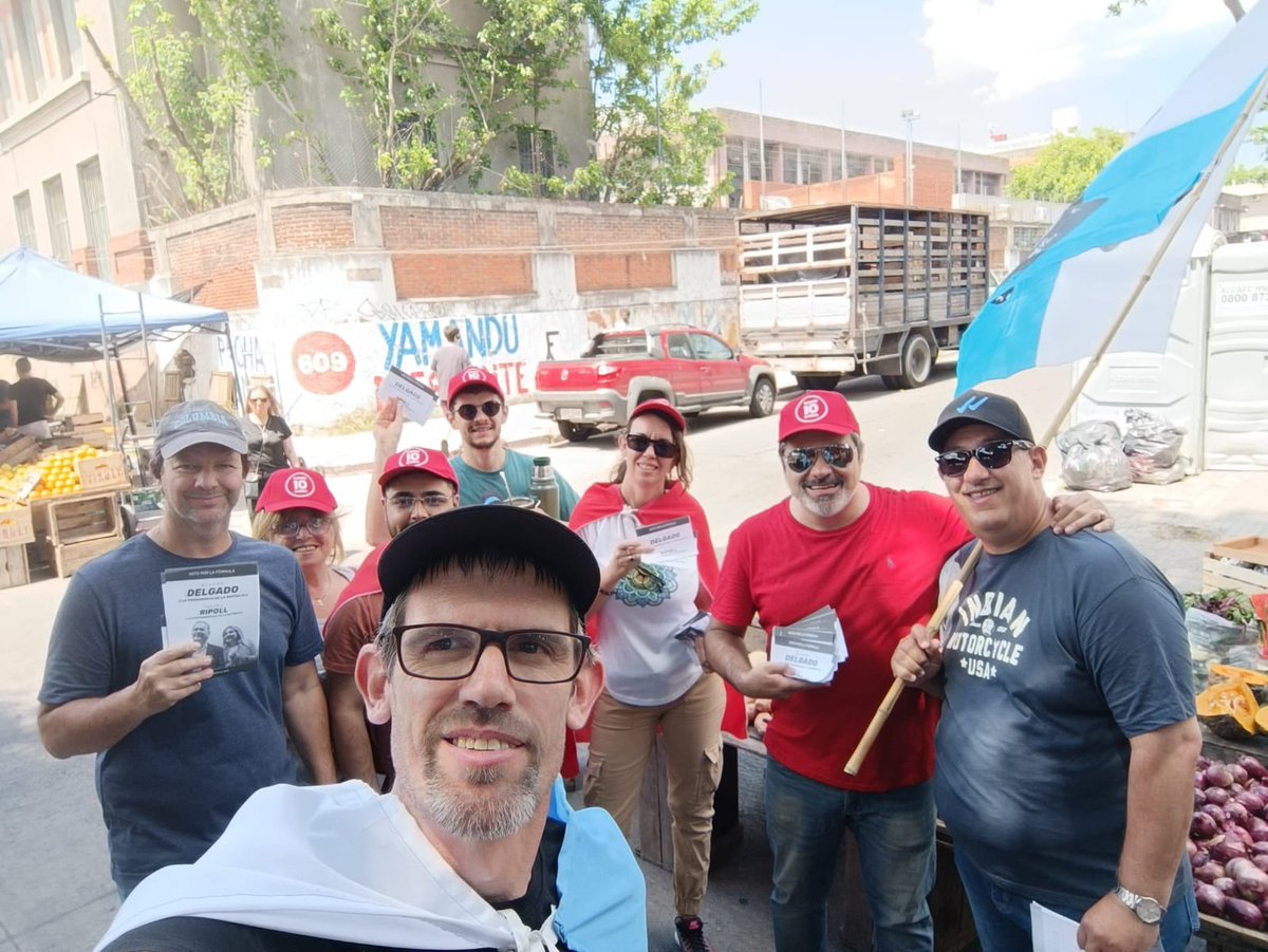 Renovacion71's tweet photo. Faltan solo 8 días para el balotaje y seguimos trabajando con fuerza para un #UruguayEnMarcha 🇺🇾🗳️

¡Este 24 de noviembre elegimos a @alvarodelgadouy como #ElPróximoPresidente de todos los uruguayos!

@lista71 @Herrerismo @PNACIONAL https://t.co/SthVaTDnvp