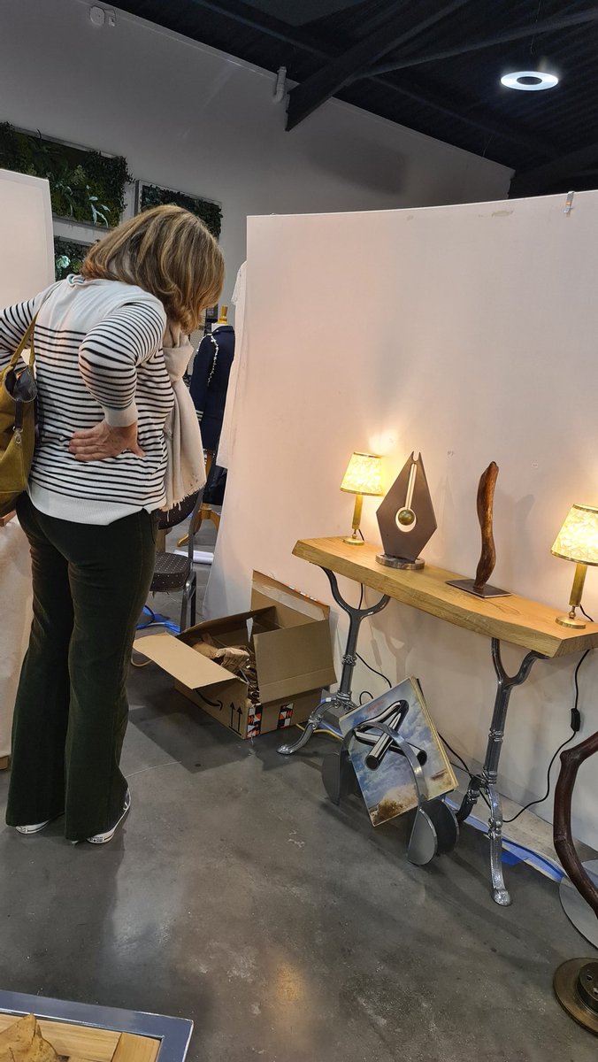 Mohammedbense's tweet photo. Toujours émerveillé par L'artisanat. Très heureux d'avoir participé au salon #desarts à Sorigny 1bouffée de joie de voir de la matière de joie de voir des matières nobles transformer en art qui reflète l'âme du créateur!
'L'artisanat est l'une des sèves de notre patrimoine' #MAB https://t.co/4b4mKdRue9