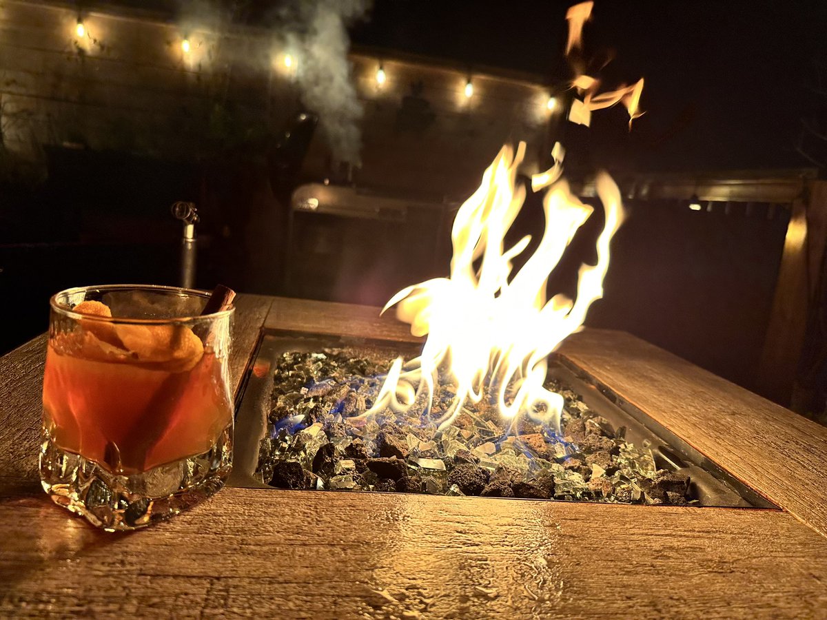 Feels like an amazing night at the Lounge! Maple &amp; Apple cider bourbon old fashioneds while we bbq some goodness for a charcuterie board! 🔥 

#charcolesns
