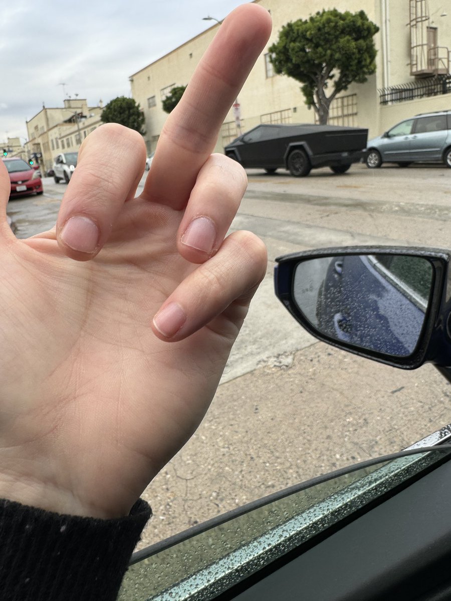 awsten's tweet photo. https://t.co/9m6nvmmcmW