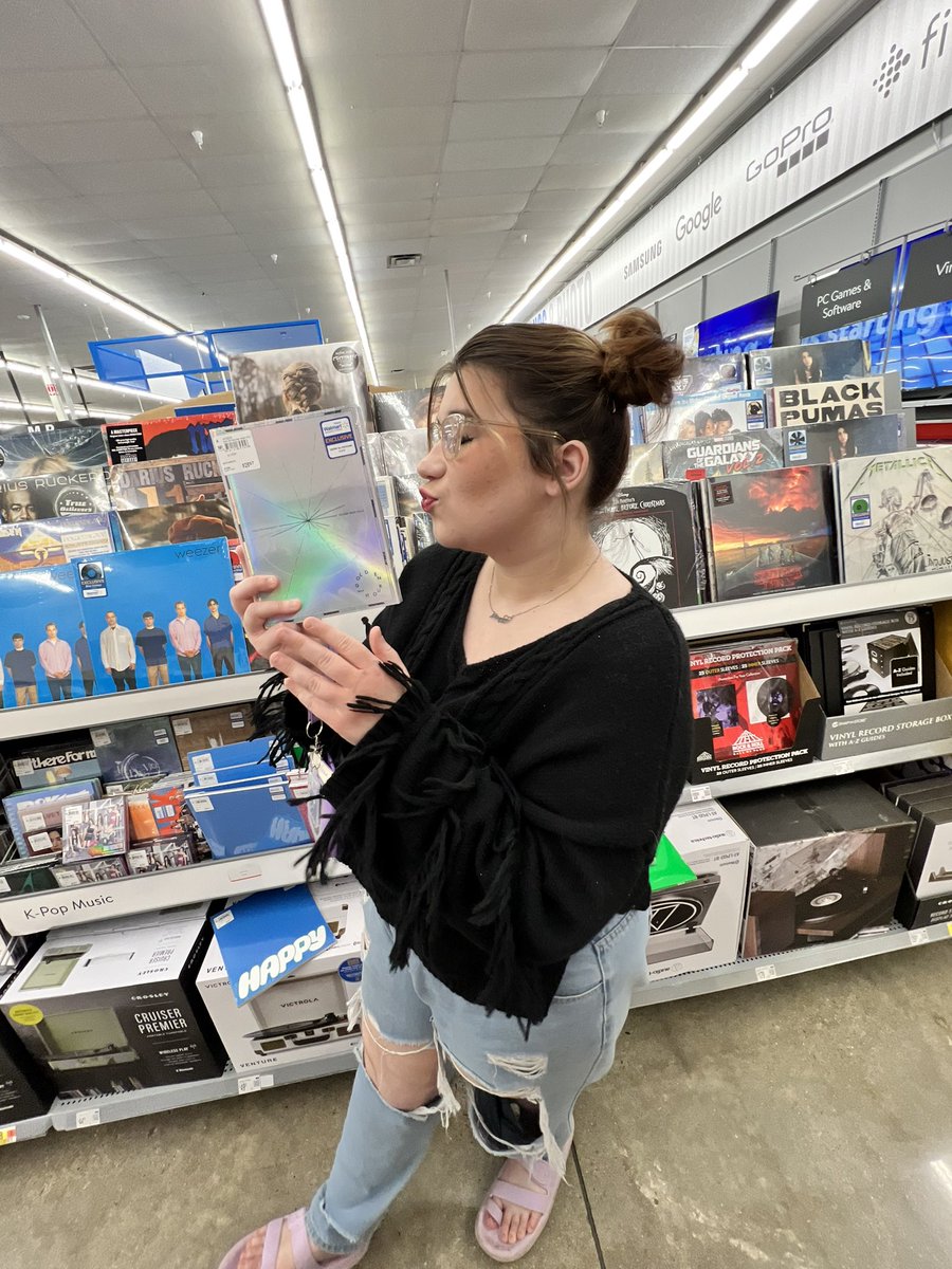 jaehyungirll8's tweet image. harlan kentucky walmart did me good😘 #MyLocal @hello82official @hello82DALLAS @hello82ATLANTA @hello82LA @hello82NYC @hello82SEATTLE @hello82CHICAGO @hello82SANDIEGO #mylocalwalmart #hello82 #82giveaway