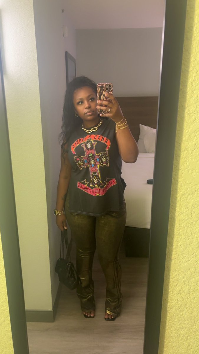 LeeFineAss's tweet photo. #LastLapTour 🩷 https://t.co/dYtairdZN2