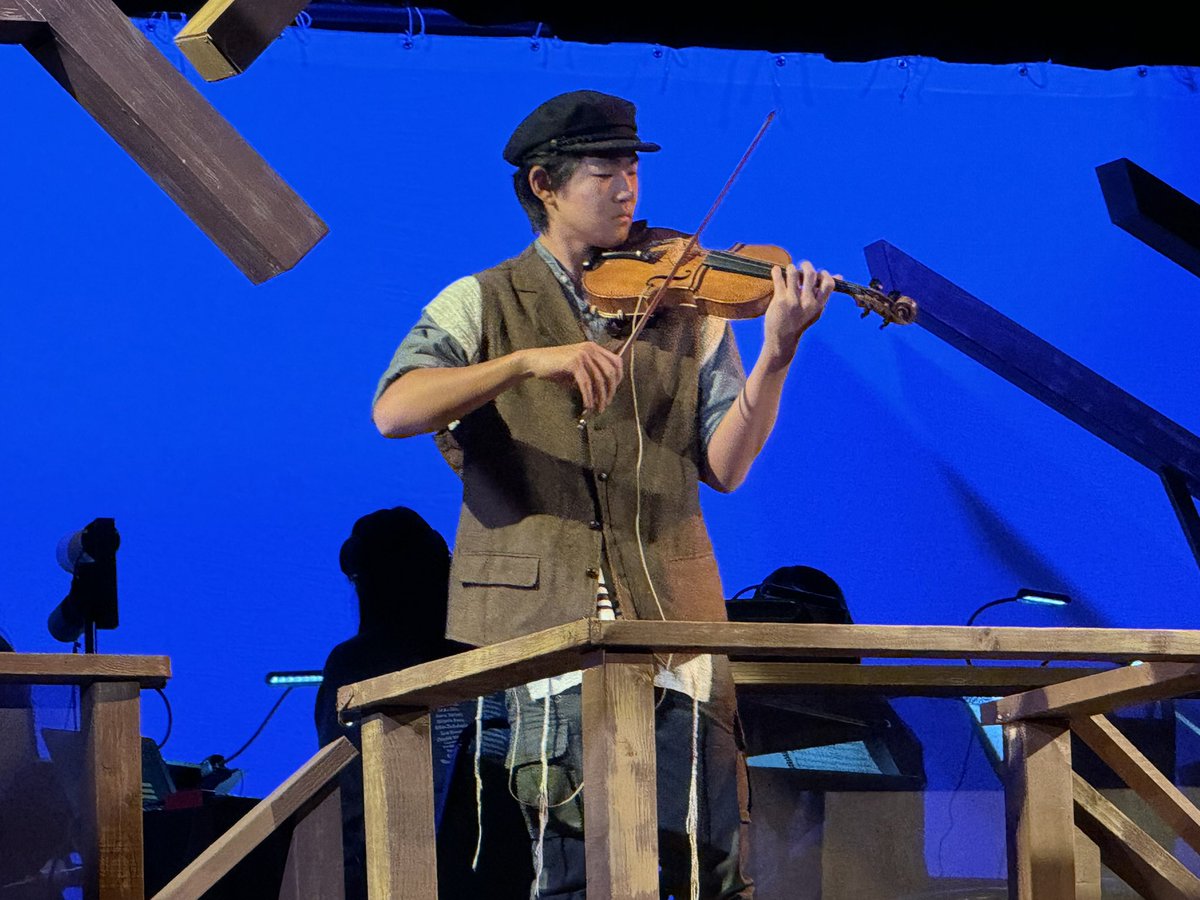 SHS RIGHT NOW: The curtain has risen on SHP’s matinee production of “Fiddler on the Roof.” 

Two more shows play this weekend: TONIGHT 7:30pm and TOMORROW at 1:30pm. Mazel Tov!!