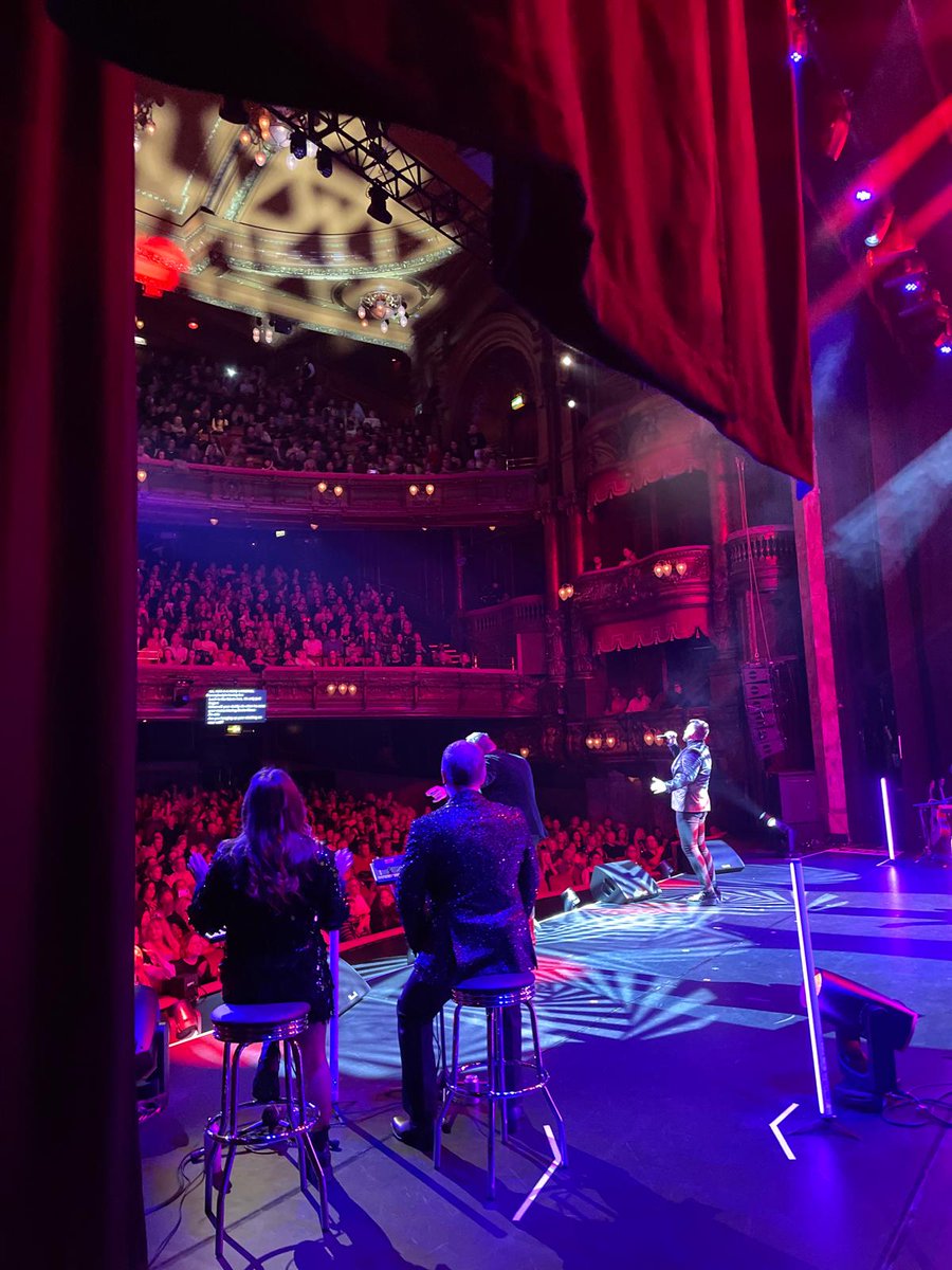 boyzlifeOFCL's tweet image. Live at the London Palladium for the @magicfm Christmas Party 🎄🎶

#Palladium #MagicFM #ChristmasParty #boyzlife #keithduffy #BrianMcFadden