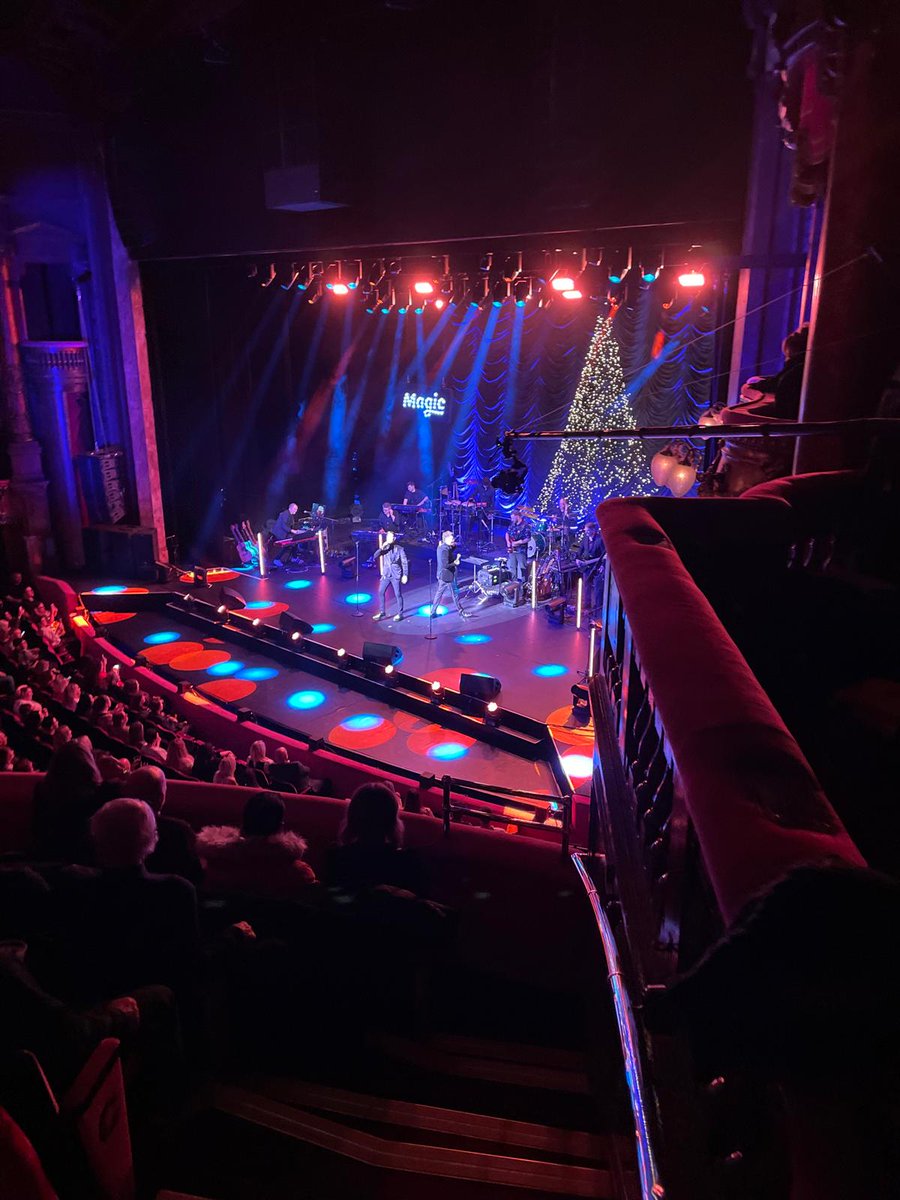 boyzlifeOFCL's tweet image. Live at the London Palladium for the @magicfm Christmas Party 🎄🎶

#Palladium #MagicFM #ChristmasParty #boyzlife #keithduffy #BrianMcFadden