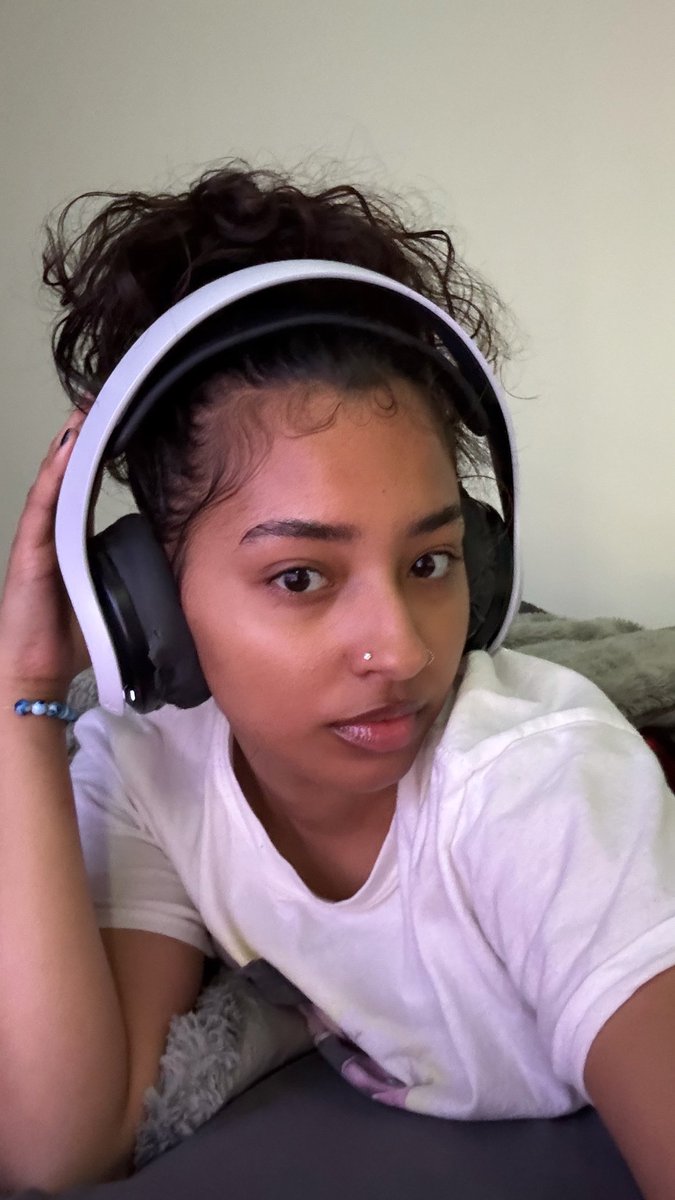 skinobeannn's tweet photo. black ops 6 &amp; chill. https://t.co/Fj1C9UfyFa