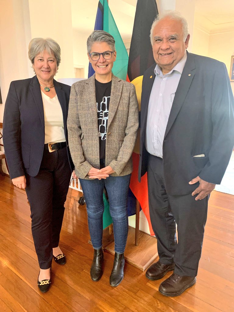 VickiTreadell's tweet image. Enjoyed catching up with Prof. Tom Calma AO, one of Australia’s most respected #humanrights &amp;amp; #socialjustice voices, &amp;amp; Sharon Davis, CEO of the National #Aboriginal &amp;amp; #TorresStrait Islander #Education Commission.
Good to catch up on their perspectives on #FirstNations issues.